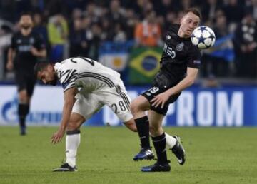 Tomás Rincón en el partido de su debut contra el Oporto.