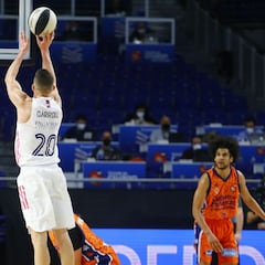 Carroll se viste de Star Wars en su partido 700 de blanco