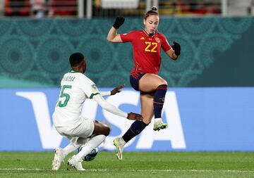 Soccer Football - FIFA Women's World Cup Australia and New Zealand 2023 - Group C - Spain v Zambia - Eden Park, Auckland, New Zealand - July 26, 2023 Spain's Athenea del Castillo  in action with Zambia's Agness Musesa REUTERS/David Rowland