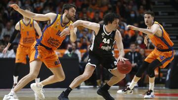 Teodosic, rodedo por Tobey y López-Arostegui.