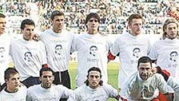 <b>APOYO. </b>Los jugadores del Valladolid lucieron unas camisetas con el mensaje 'Te esperamos Hornos'.