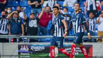 Jes&uacute;s Gallardo y RogeliO Funes Mori druante el partido contra Atlas