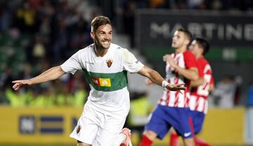 1-1. Lolo Plá celebró el gol del empate que marcó de penalti.