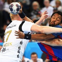 El Barça cae ante el Kiel pero sale vivo del Infierno alemán