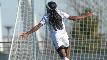 Ubogagu, jugadora del Tacon, celebra un gol.