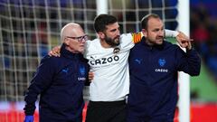 GETAFE, SPAIN - FEBRUARY 20: Jose Luis Gaya of Valencia CF leaves the pitch injured during the LaLiga Santander match between Getafe CF and Valencia CF at Coliseum Alfonso Perez on February 20, 2023 in Getafe, Spain. (Photo by Angel Martinez/Getty Images)