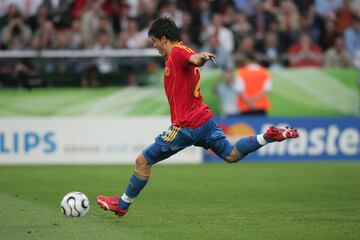 Villa marcó de penalti en la derrota de España (1-3) en el Mundial 2006 ante Francia convirtiéndose así en el máximo goleador de la Selección en el torneo empatado con Fernando Torres.