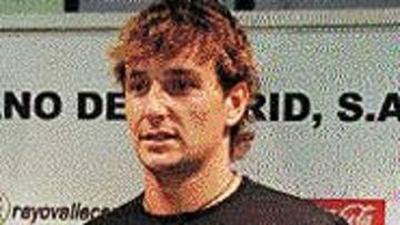 <B>NUEVO FICHAJE</B>Idiakez, de franjirrojo.