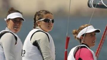 Las españolas Tamara Echegoyen, Sofía Toro y Ángela Pumariega, campeonas olímpicas en Elliott 6.