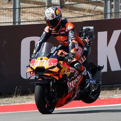 “Aldeguer puede hacer cosas que mi moto no permite hacer”