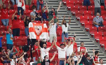 Aficionados en el Puskas Arena.