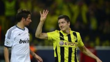 Robert Lewandowski celebra el cuarto gol del Borussia y el cuarto en su cuenta personal.