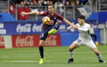 Asensio tras Escalante.