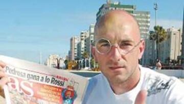 <b>PARECIDO. </b>Mirosavljevic, con las gafas de Mortadelo, posa para AS.