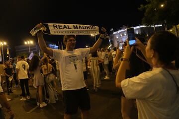 Los seguidores se reunieron en la Plaza de Cibeles para celebrar la decimocuarta Champions League del Real Madrid.