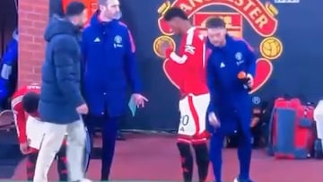 El feo gesto de Rashford con el utilero del Manchester United