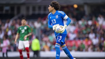 Jared Borgetti sale en defensa de Guillermo Ochoa