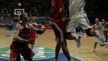 <b>REAL MADRID 81 - GRANADA 80.</b> El Real Madrid estrenó su casillero de victorias en la nueva temporada pero no ofreció a la afición de Vistalegre prácticamente ningún motivo para recuperar la ilusión.