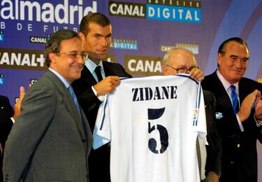 En su segundo año, Florentino ficha a Zinedine Zidane por una cifra récord. El equipo gana La Liga, consolidando su proyecto deportivo y económico.
