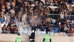 La policía carga contra los ultras del Lanús en Maracaná