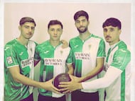 Requena, Del Moral, Théo y Vilarrasa, con las camisetas de esta noche
