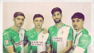 Requena, Del Moral, Théo y Vilarrasa, con las camisetas de esta noche