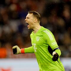 Neuer mejora a Casillas