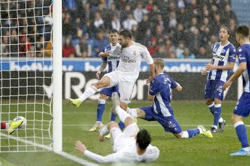 Alavés 1-2 Real Madrid | Centro desde la banda derecha que remató Isco a puerta. Pacheco la salvó pero no pudo reaccionar al remate de Carvajal a su rechace. El lateral del Real Madrid marcó el 1-2.