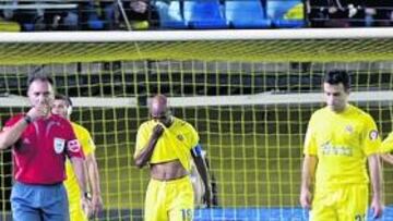 <b>SE LES RESISTE. </b>Los futbolistas amarillos tan sólo han anotado dos goles de los 16 que llevan como local en la meta del fondo norte.