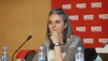 Laura Torvisco, entrenadora del Rayo femenino en las Jornadas &quot;Te juegas mucho&quot; de Comisiones Obreras.