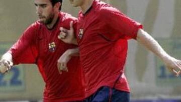 <b>CULÉ HASTA 2010.</b> El defensa catalán renueva con el Barcelona que se asegura así un defensa de garantías.