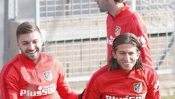 Siqueira y Filipe Luis.