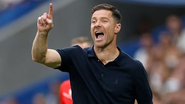 Xabi Alonso da instrucciones a los jugadores del Real Madrid durante los partidos contra el Espanyol.