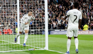 2-0. El delantero francés celebra su segundo tanto con Vinicius.