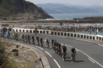 El pelotón durante la 13ª etapa de La Vuelta a España.