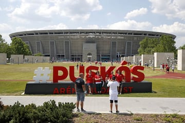 El estadio más grande de Hungria lleva el nombre del legendario futbolista. Inaugurado en 2019 acoge los partidos locales de la selección magiar y es una de las sedes de la EURO 2020.