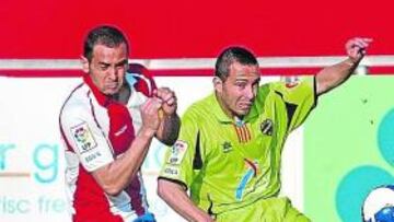 <b>ENTRE ALGODONES. </b>Pedro Vega podría perderse el partido frente al Castellón por unas molestias.