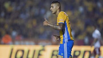 ¿Saldrá Ismael Sosa de Tigres?
Los felinos piden diez millones de dólares por el atacante argentino de 31 años, una cifra que ha ahuyentado el interés de equipos como Pumas, América o Cruz Azul.
