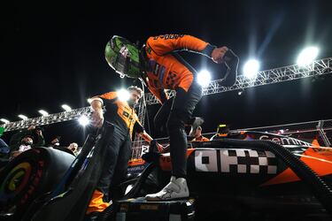 El británico Lando Norris y McLaren llegan a la parrilla antes del Gran Premio de F1 de Las Vegas.