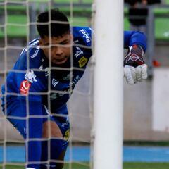 Es arquero, estuvo 47 partidos en la banca y en su debut pasó esto: ¡de no creer!