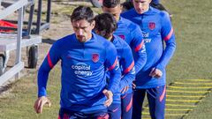 Savic encabeza un ejercicio en una sesi&oacute;n del Atl&eacute;tico. 