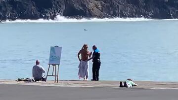 Desalojan a un hombre por posar desnudo frente al volcán