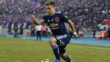 El talentoso extremo jugó en Huachipato y Universidad de Chile entre 2017 y 2018, donde anotó 13 goles y dio 15 asistencias.