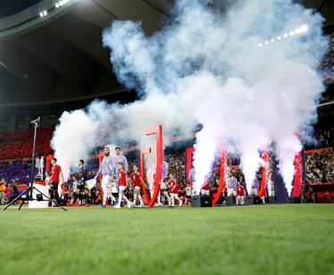 Salida de los jugadores al terreno de juego.