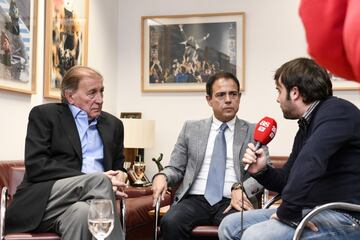 Toni Grande y Javier Miñano durante su visita a As.