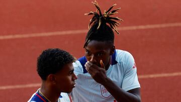 Lamine y Nico descansan en la primera sesión