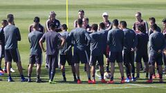 La Selecci&oacute;n Mexicana trabaj&oacute; este mi&eacute;rcoles a puerta cerrada de cara al amistoso ante Chile. El &#039;Tata&#039; afina detalles para su primer once.