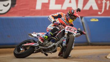 Márquez ejerce de marciano y reina en el Superprestigio