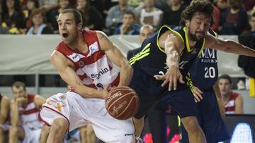 Troy DeVries, junto a Sergio Llull.