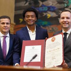 Cuadrado, condecorado en la Cámara de Representantes